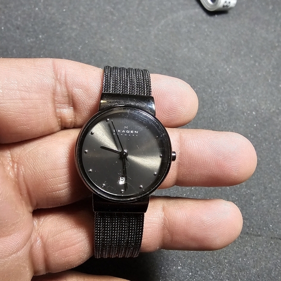 Skagen 355SMM1 Ladies Quartz Watch All Black Tone Date Just 25mm Parts Or Repair - Picture 1 of 10